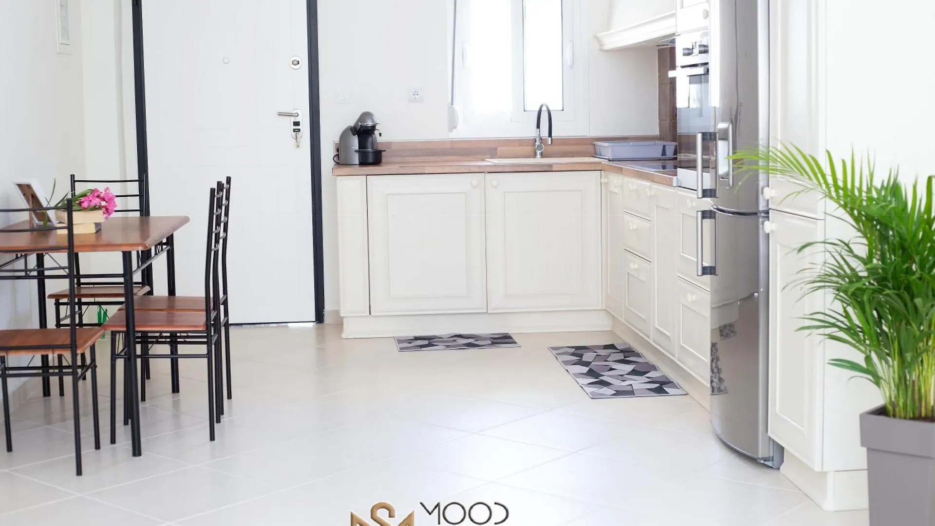 Polys Polychrono Moodsolutions Living Apartment 0*,